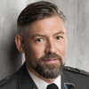 Armin Laiminger im Portrait mit einer Rotkreuz A Uniform