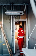 Rotkreuz-Mitarbeiter auf Baustelle - Neubau Bezirksstelle Oberwart