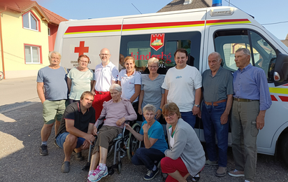 Kinderburg mobil mit den Fahrgästen und der Familie