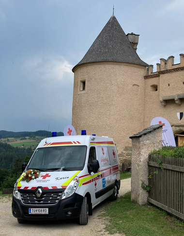 Fahrzeug Kinderburg mobil vor der Kinderburg Rappottenstein.