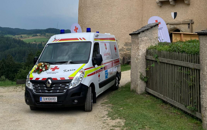 Fahrzeug Kinderburg mobil vor der Kinderburg Rappottenstein.