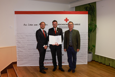 Gruppenbild mit BGL, Tom Mayr, Bezirksstellenleiter