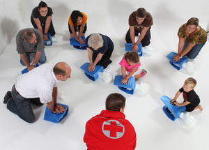 Übung Herzdruckmassage in der Gruppe