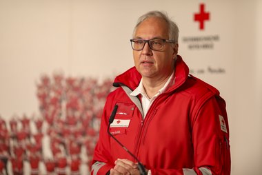 Foto von Gerry Foitik, Bundesrettungskommandant des Österreichischen Roten Kreuzes, in Uniform