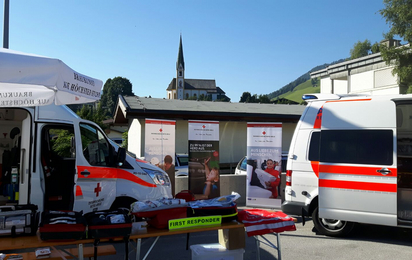 Die Ortsstelle Kirchberg betreut einen Stand beim Dorffest Kirchberg