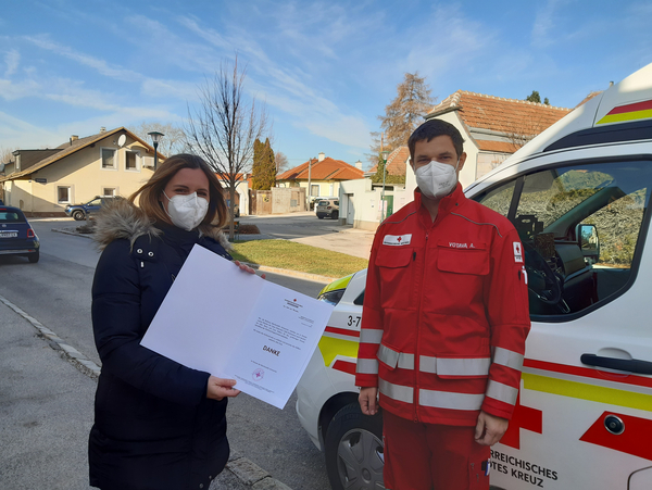 Übergabe der gewünschten Weihnachtsgeschenke von Share & Care Fischamend an die Team Österreich Tafel in Fischamend