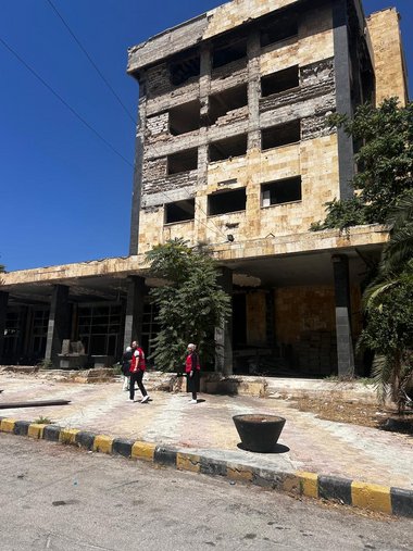 Vom Erdbeben zerstörtes Gebäude in Aleppo