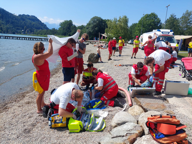 gemeinsame Übung mit der Wasserrettung am Ossiacher See