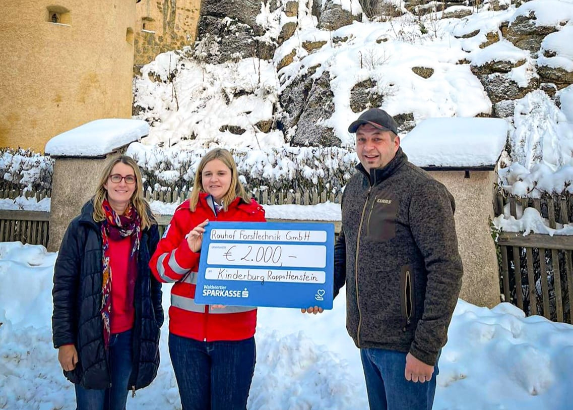 Spendenübergabe Rauhof Forsttechnik an Kinderburg