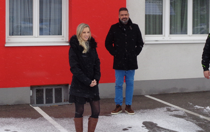 Ein Schlafraum wurde mit profesioneller Unterstützung durch die Firmen Aqua Heizung-Sanitär, Elektro Hebenstreit, Josef Hasslinger und Wiedner in ein modernes Büro umgebaut.