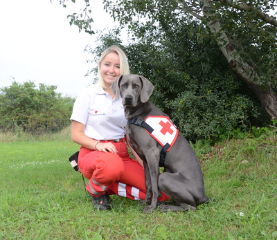 Celina Wechselberger mit Weimaraner Hündin Gin