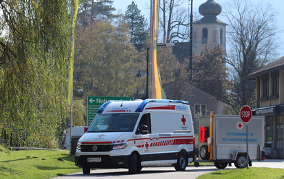 Rettungswagen mit Anhänger des Katastrophenschutzes