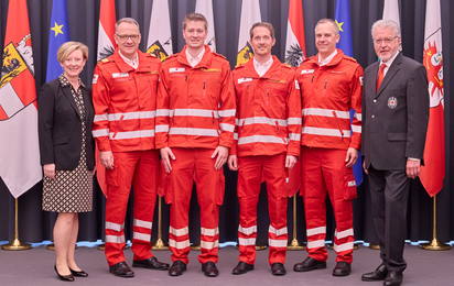 Gruppenfoto Angelobung neue Rotkreuz-Offiziere Bezirk Eferding