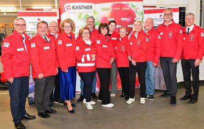 Ein Gruppenfoto des Ehrenkreises vom Roten Kreuz NÖ.