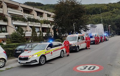 Konvoi zur Evakuierung vor der Abfahrt