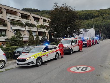 Konvoi zur Evakuierung vor der Abfahrt