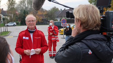 Franz Primetshofer wird vom ORT "A-Team" interviewt (Kamerermann im Vordergrund)