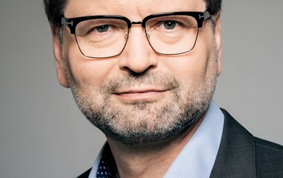 Dipl.-Päd. Gottfried Hirz ist Präsident vom OÖ. Roten Kreuz