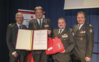 Präsidenten-Wahl beim Roten Kreuz Niederösterreich: Vizepräsident Werner Schlögl, Ehrenpräsident Josef Schmoll, Präsident Hans Ebner und Vizepräsident Werner Kraut.