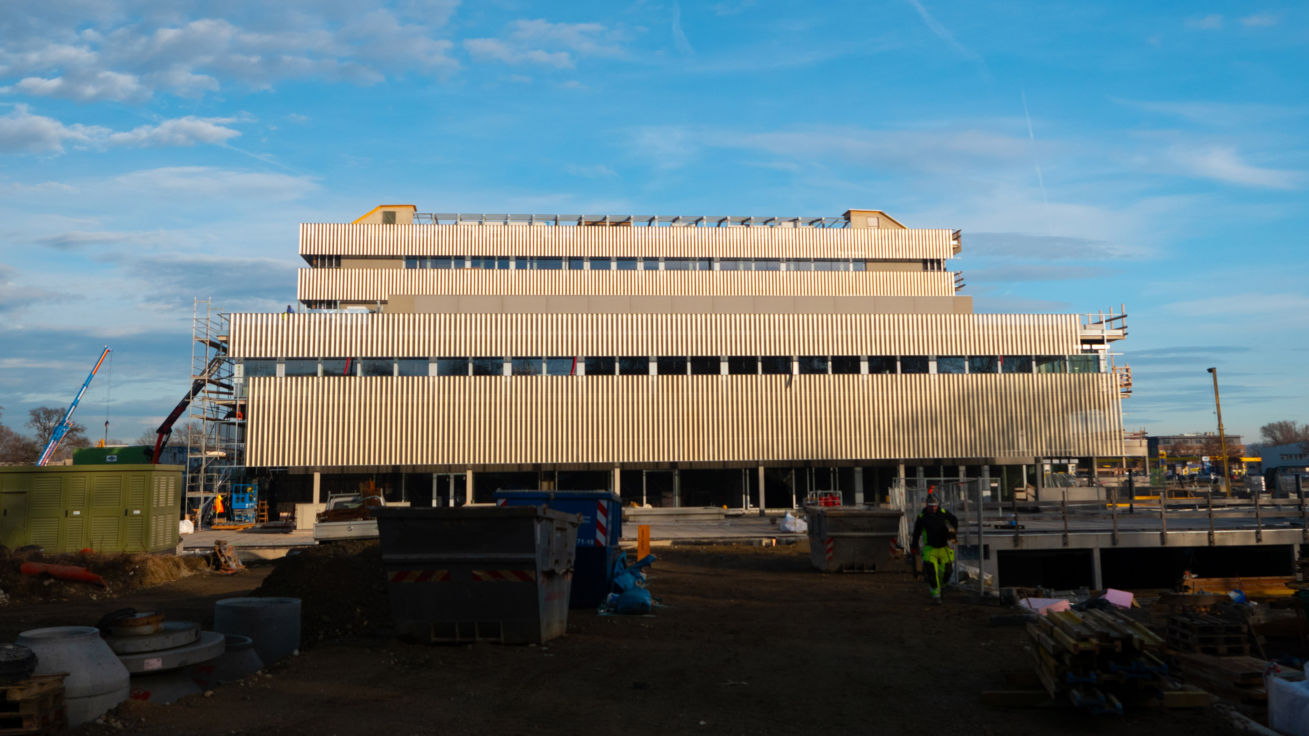 Ein Blick auf die Außenfassade der neuen Landeszentrale