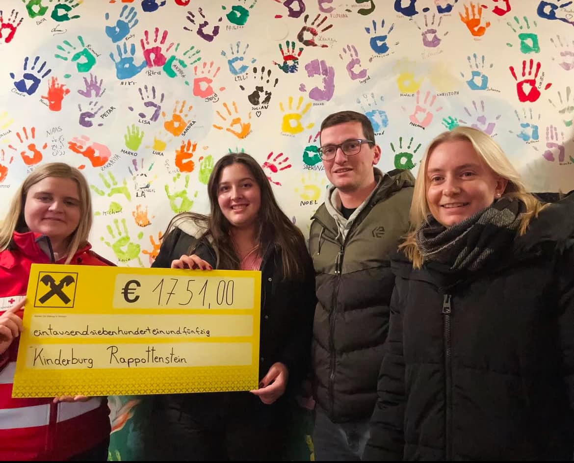 Verein GutFit übergibt Spenden des Charity-Laufs