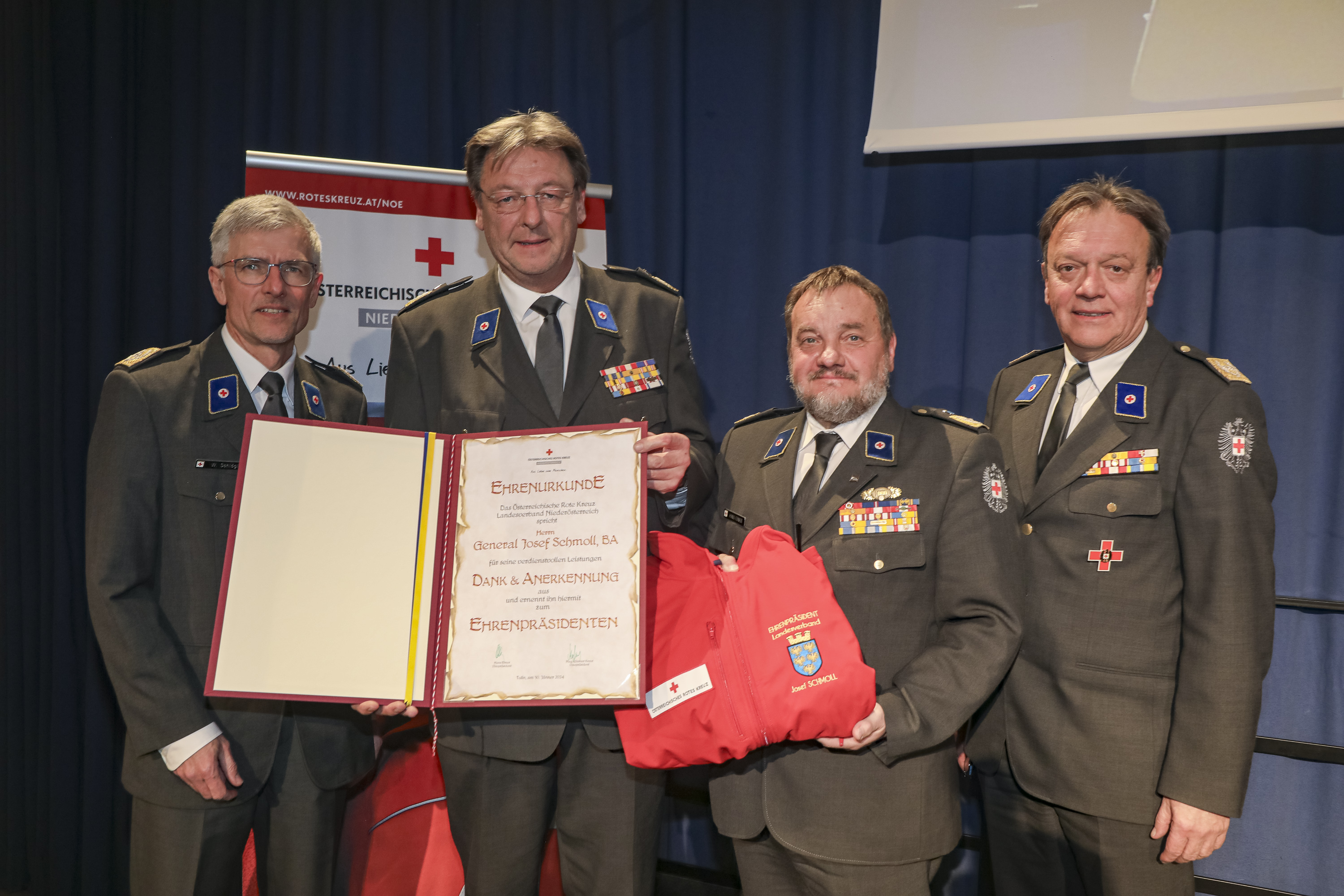 Präsidenten-Wahl beim Roten Kreuz Niederösterreich: Vizepräsident Werner Schlögl, Ehrenpräsident Josef Schmoll, Präsident Hans Ebner und Vizepräsident Werner Kraut.