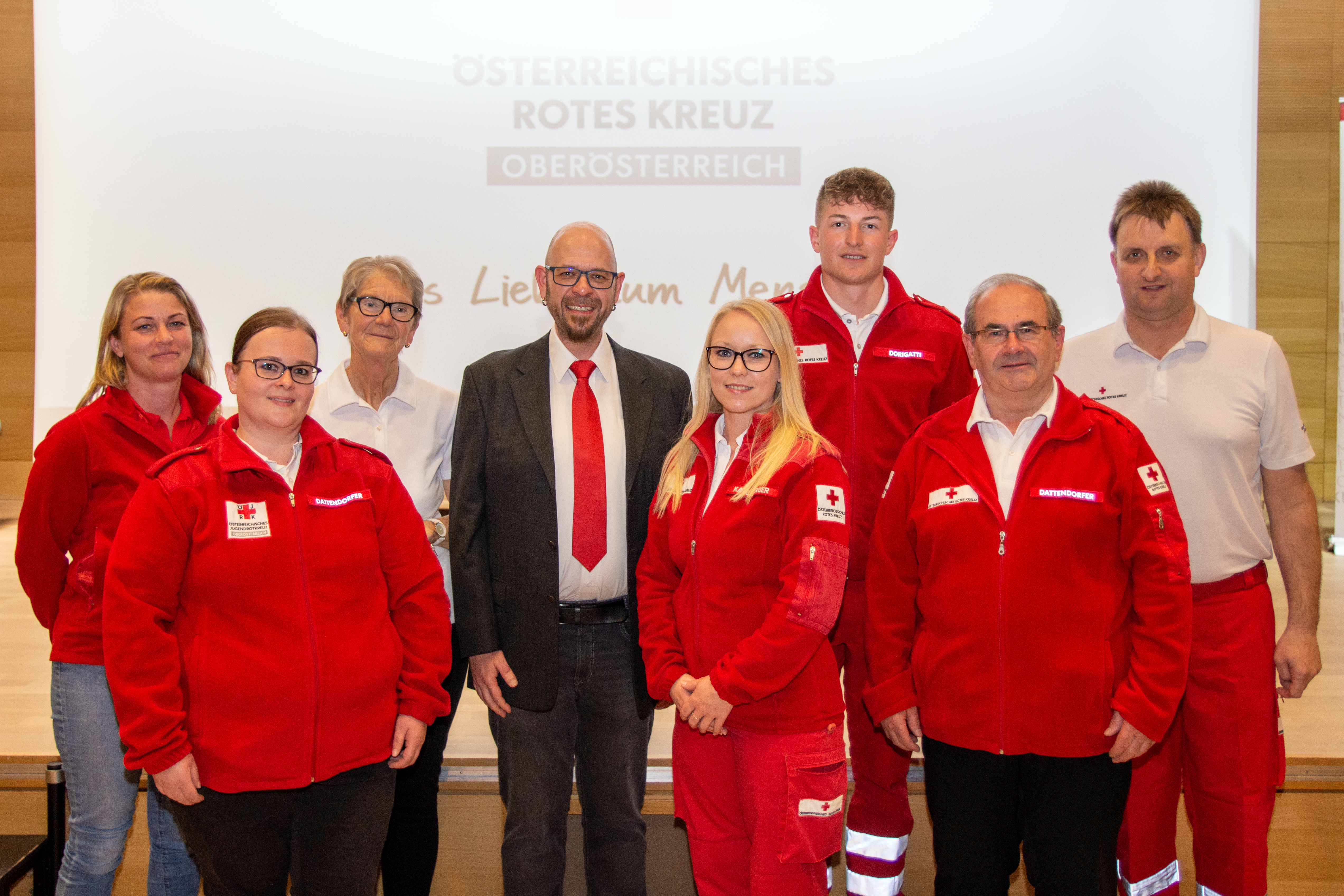 die acht neugewählten Mitglieder des Ortstellenauschuss Olivia Zaglmayr, Tanja Dattendorfer, Helga Bachinger, Ortsstellenleiter Martin Steinerberger, Désirée Katzlberger, Julian Dorigatti, Franz Dattendorfer, Ortsstellenleiter Stv. Anton Witzmann