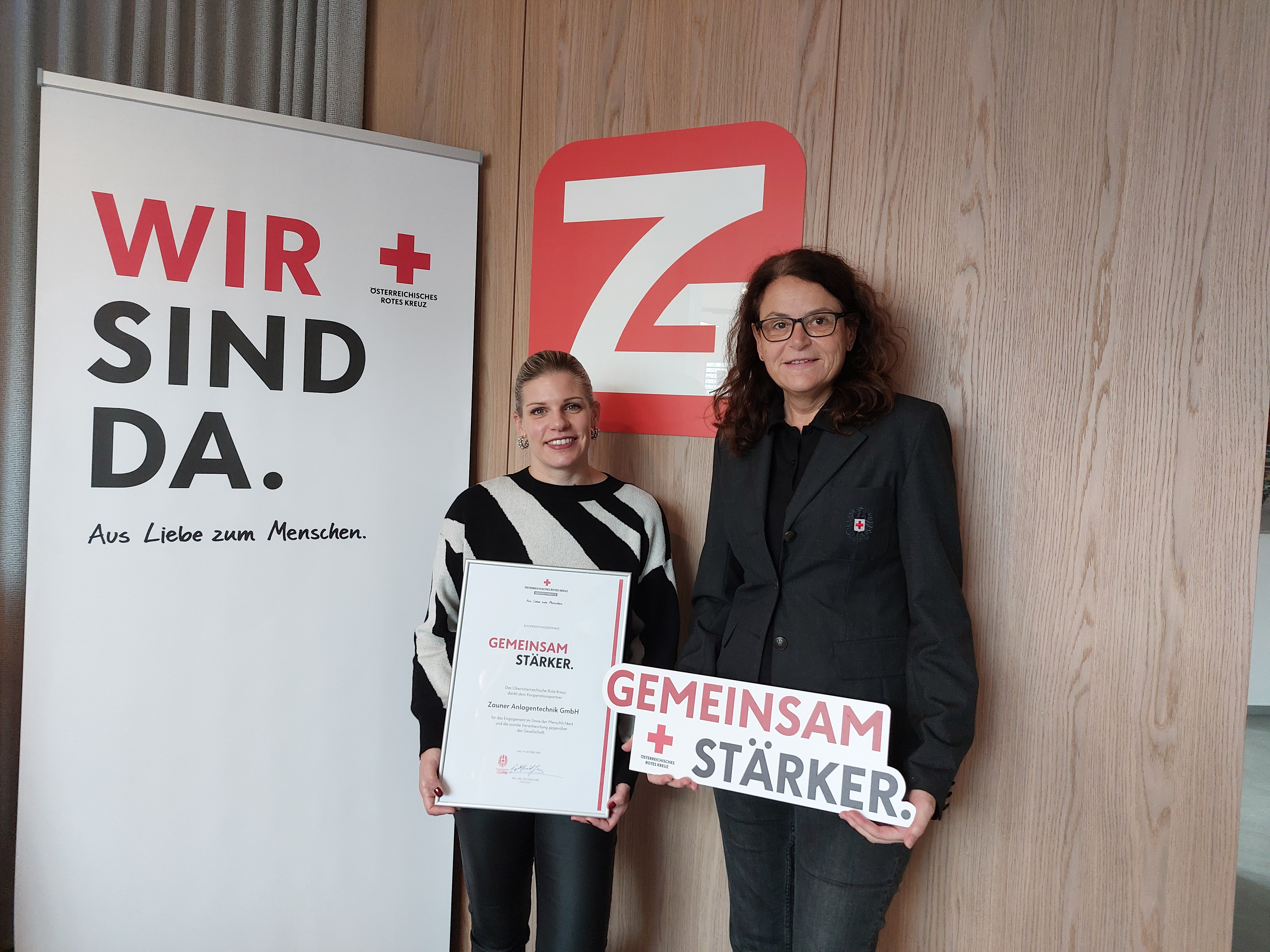 v.l.n.r.: Tina Zauner (Zauner Group) und Martina Doblhofer (RK-Bezirksgeschäftsleiterin Grieskirchen)